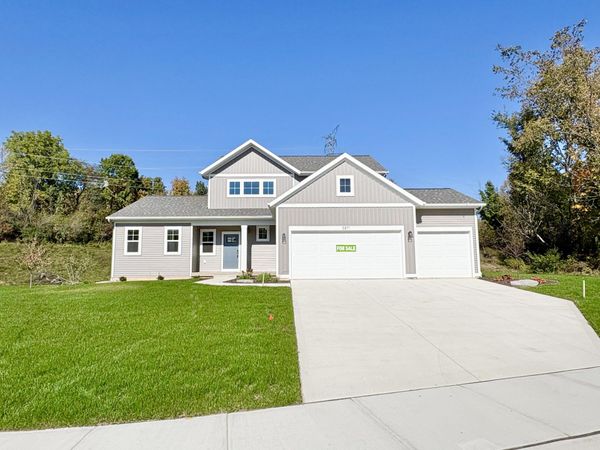 5871 Valley Point Drive SE, Caledonia, MI 49316