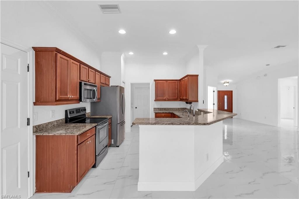 909 Williams Ave, Lehigh Acres, FL 33972 Photo