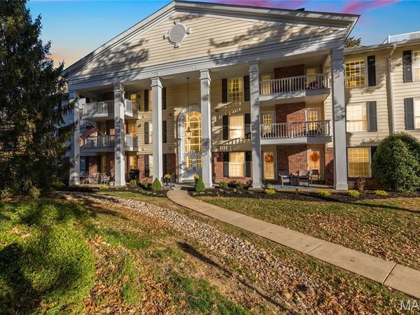 1530 Bedford Forge Court, Unit 15, Chesterfield, MO 63017