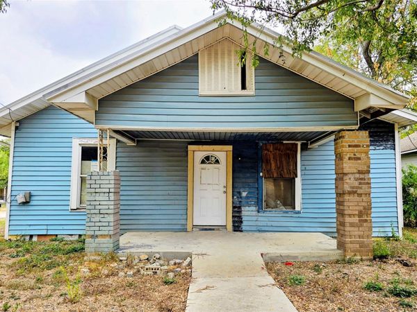 901 W 5th ST, Taylor, TX 76574