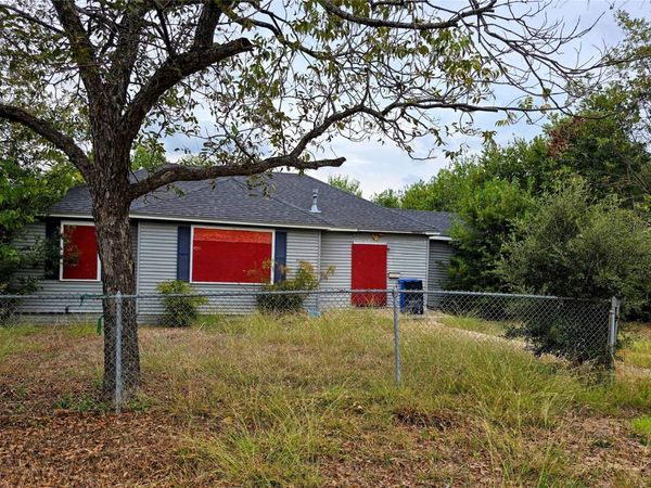 914 Porter ST, Taylor, TX 76574