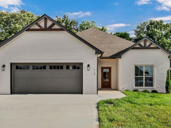 710 Southern Pine Trl, Clarksville, TN 37043