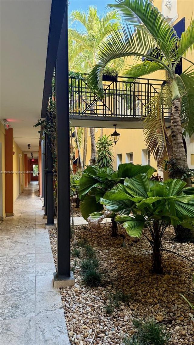 4812 Pine Tree Dr, Unit 204, Miami Beach, FL 33140 Photo