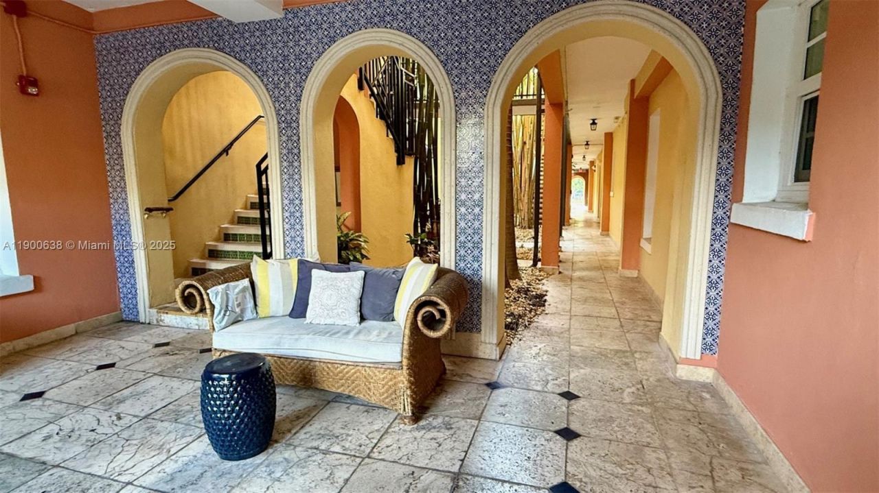 4812 Pine Tree Dr, Unit 204, Miami Beach, FL 33140 Photo