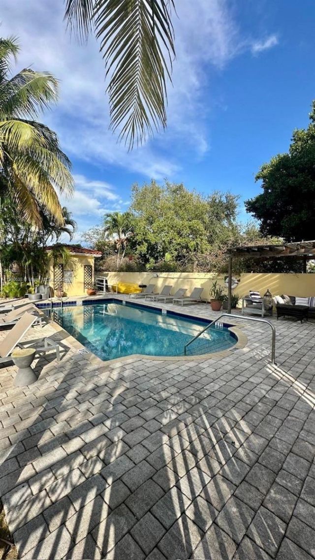 4812 Pine Tree Dr, Unit 204, Miami Beach, FL 33140 Photo