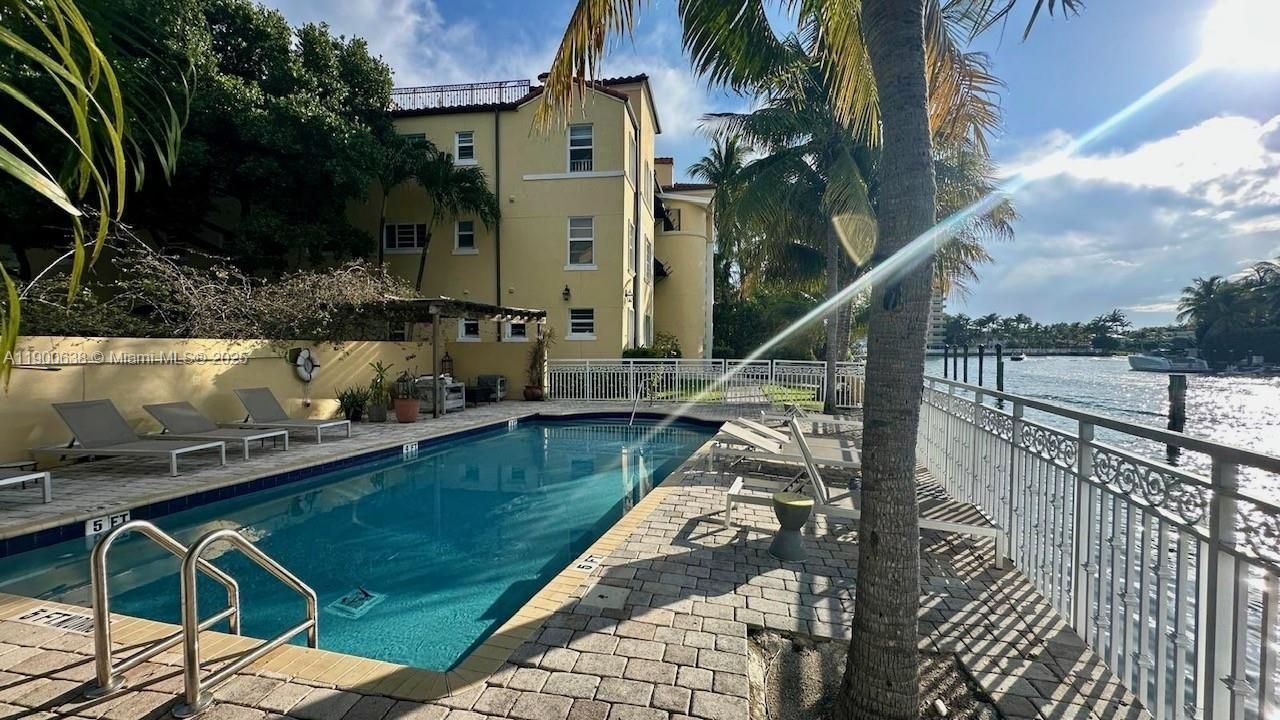 4812 Pine Tree Dr, Unit 204, Miami Beach, FL 33140 Photo