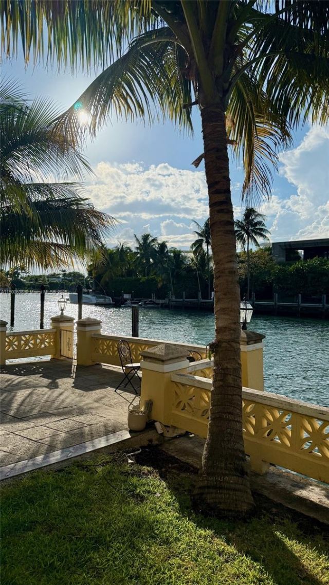 4812 Pine Tree Dr, Unit 204, Miami Beach, FL 33140 Photo