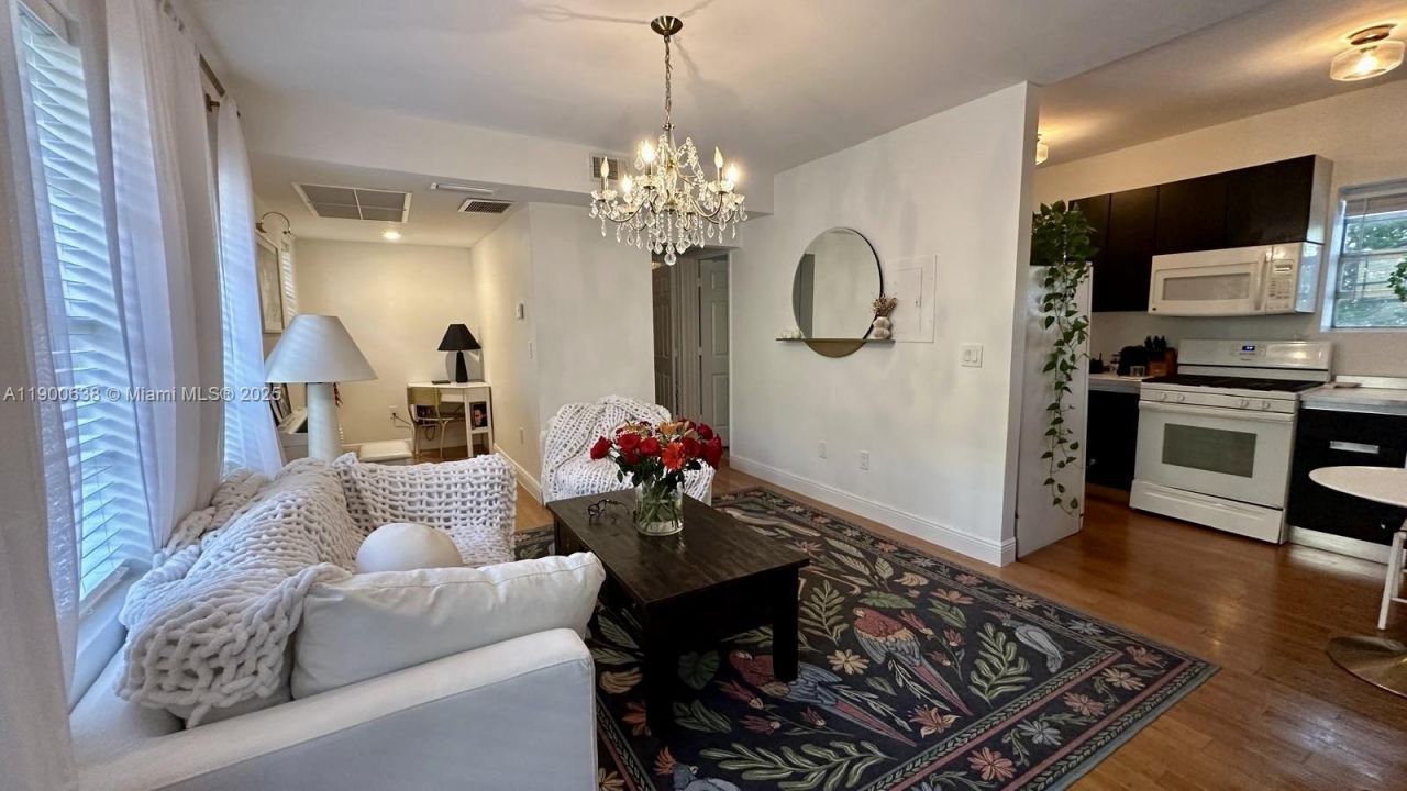 4812 Pine Tree Dr, Unit 204, Miami Beach, FL 33140 Photo