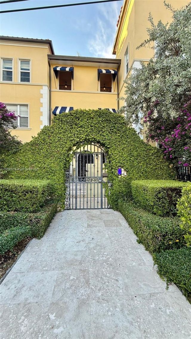 4812 Pine Tree Dr, Unit 204, Miami Beach, FL 33140 Photo