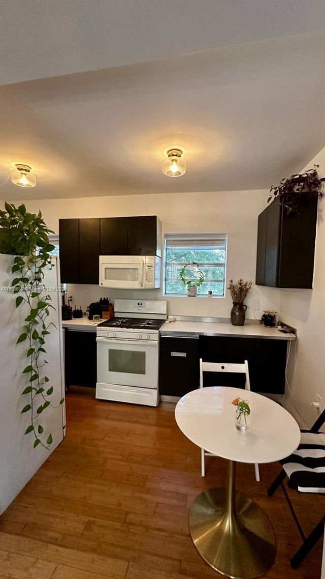 4812 Pine Tree Dr, Unit 204, Miami Beach, FL 33140 Photo