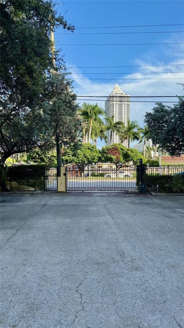 4812 Pine Tree Dr, Unit 204, Miami Beach, FL 33140 Photo