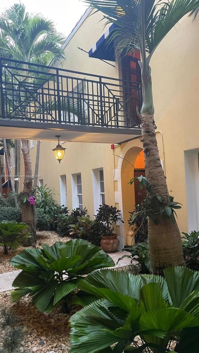 4812 Pine Tree Dr, Unit 204, Miami Beach, FL 33140 Photo