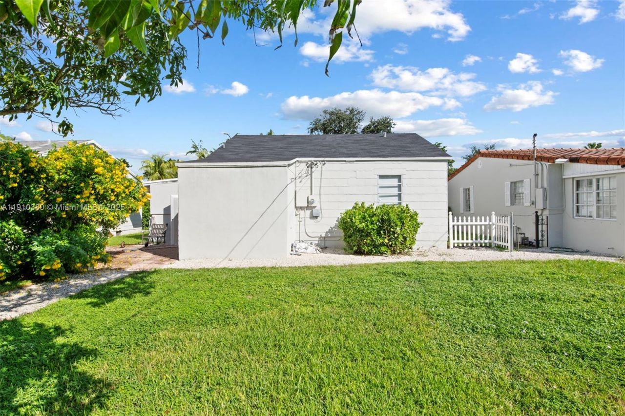 2230 Cleveland St, Hollywood, FL 33020 Photo