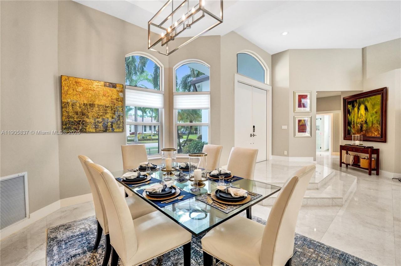 2557 NE Montclaire Cir, Weston, FL 33327 Photo