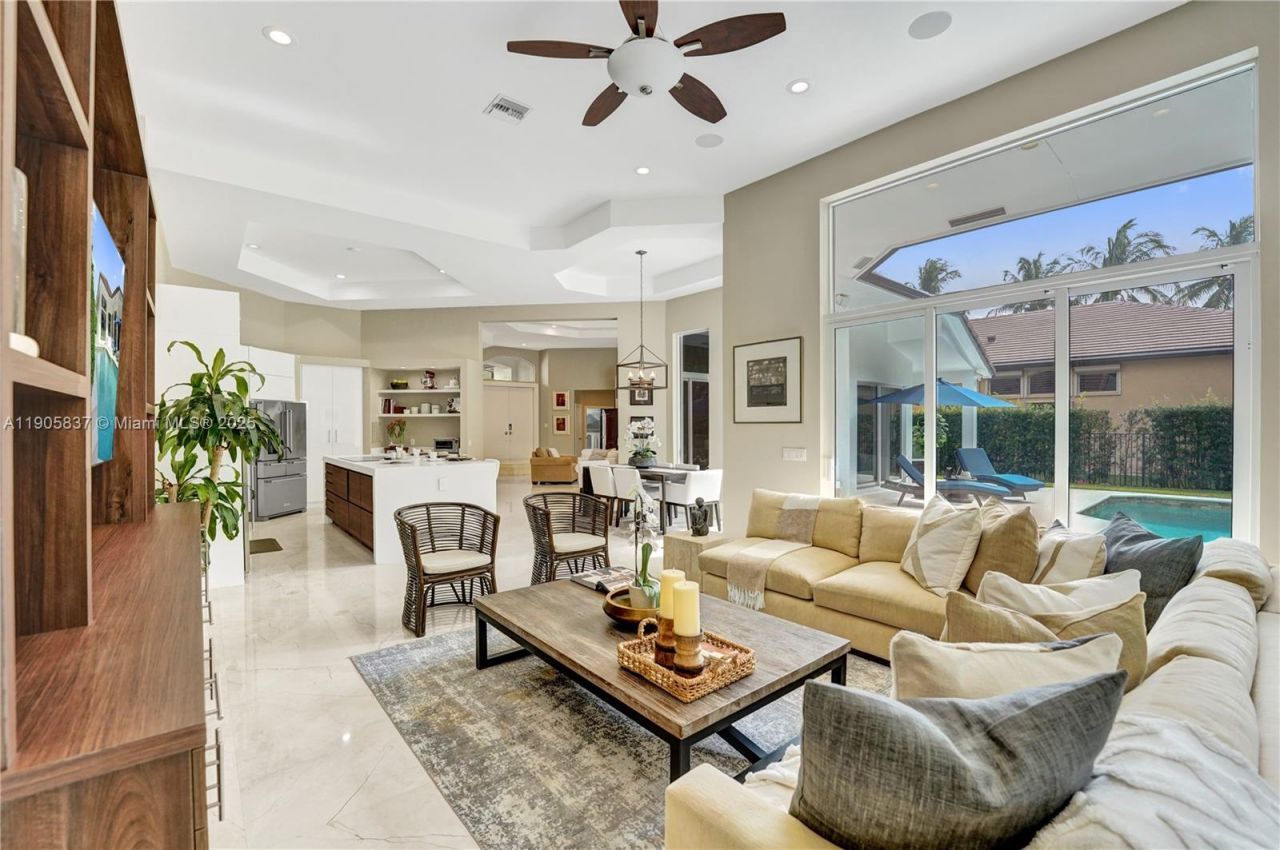 2557 NE Montclaire Cir, Weston, FL 33327 Photo