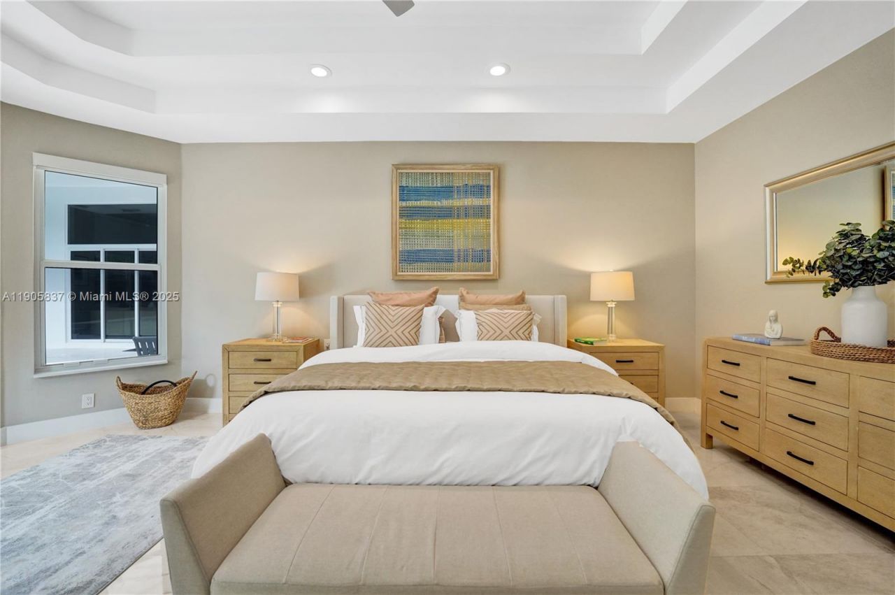 2557 NE Montclaire Cir, Weston, FL 33327 Photo