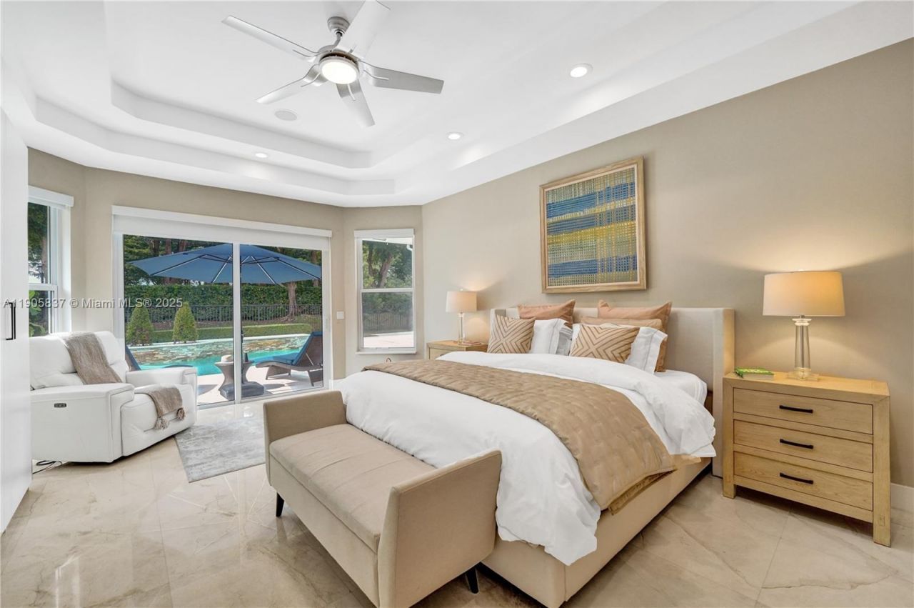 2557 NE Montclaire Cir, Weston, FL 33327 Photo