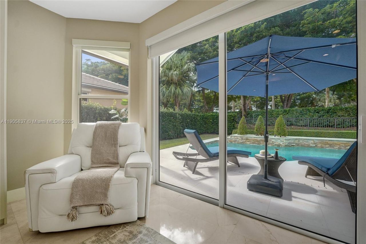 2557 NE Montclaire Cir, Weston, FL 33327 Photo