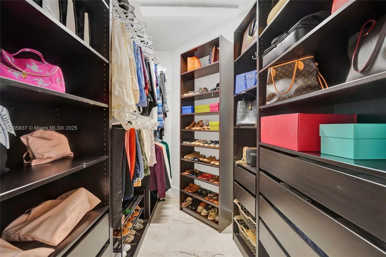 2557 NE Montclaire Cir, Weston, FL 33327 Photo