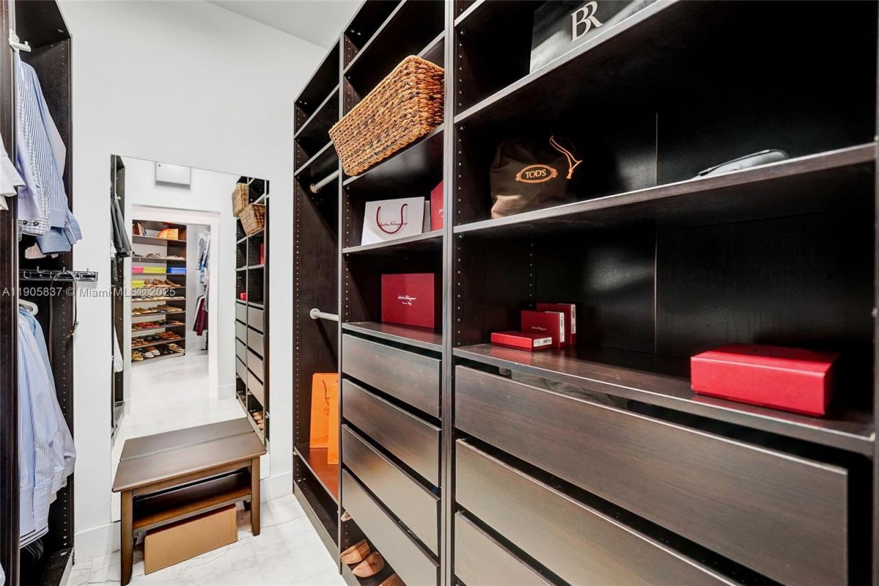 2557 NE Montclaire Cir, Weston, FL 33327 Photo