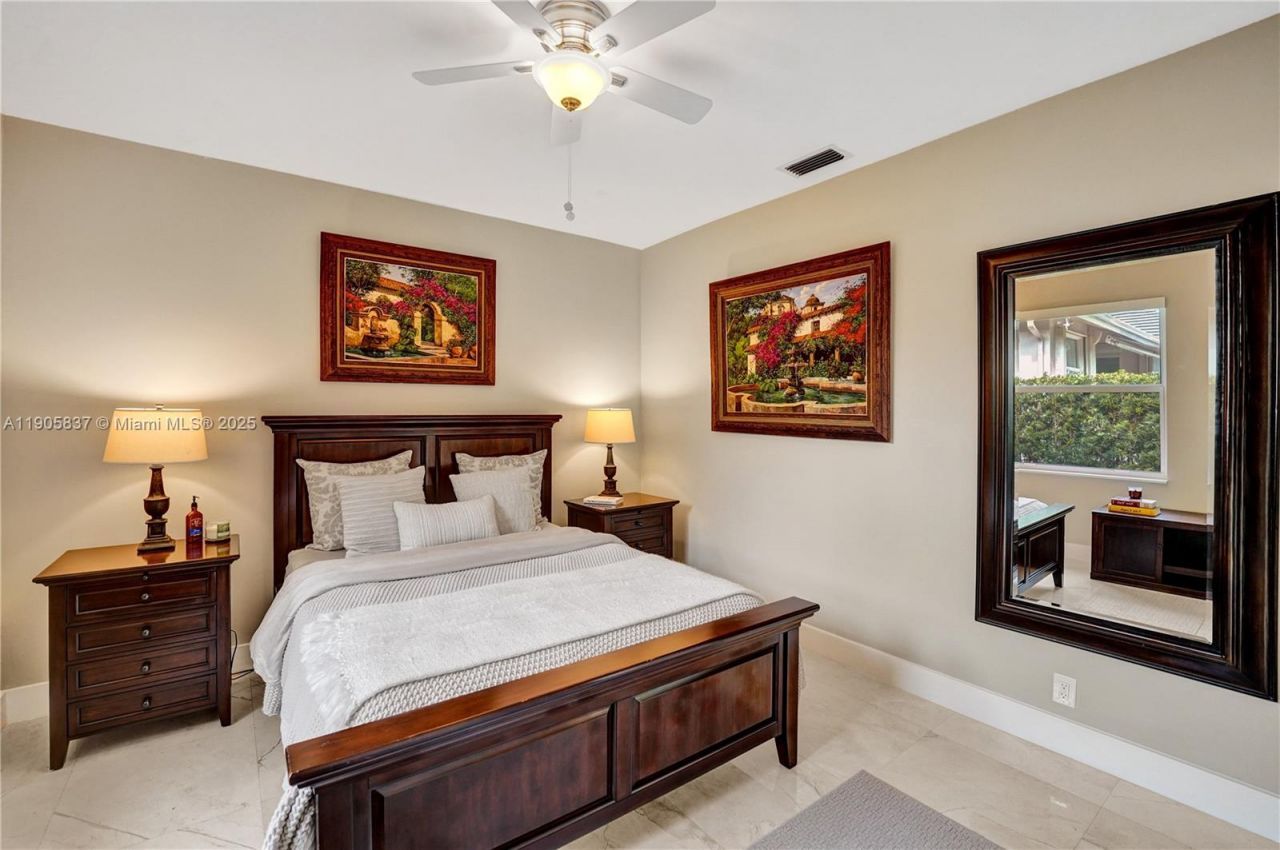 2557 NE Montclaire Cir, Weston, FL 33327 Photo