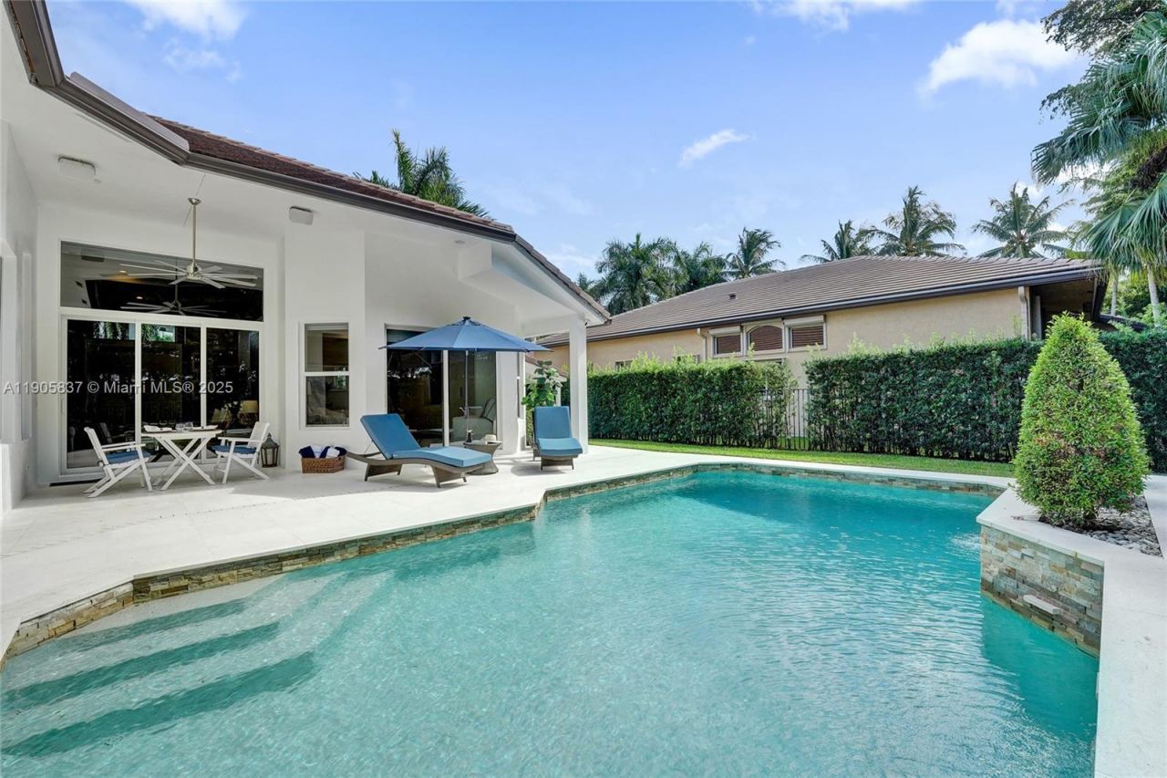 2557 NE Montclaire Cir, Weston, FL 33327 Photo