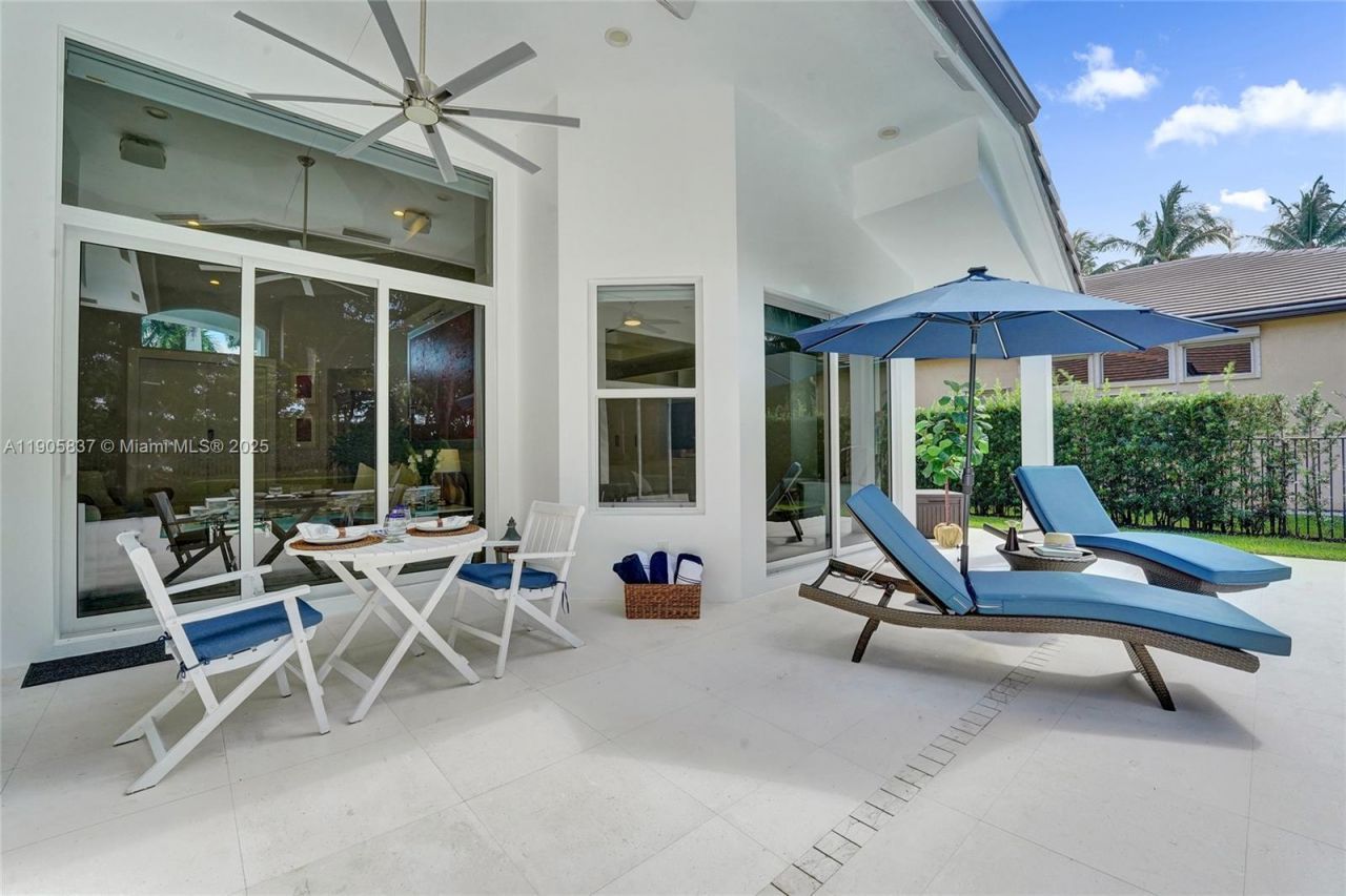 2557 NE Montclaire Cir, Weston, FL 33327 Photo