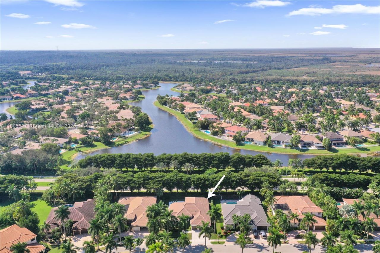 2557 NE Montclaire Cir, Weston, FL 33327 Photo