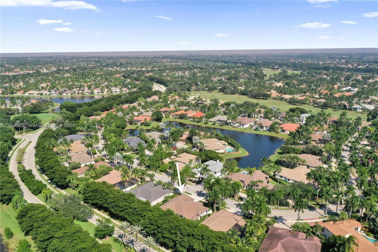 2557 NE Montclaire Cir, Weston, FL 33327 Photo