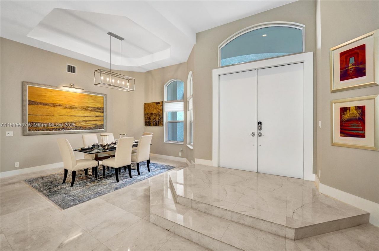 2557 NE Montclaire Cir, Weston, FL 33327 Photo