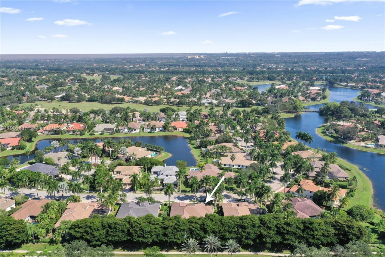 2557 NE Montclaire Cir, Weston, FL 33327 Photo