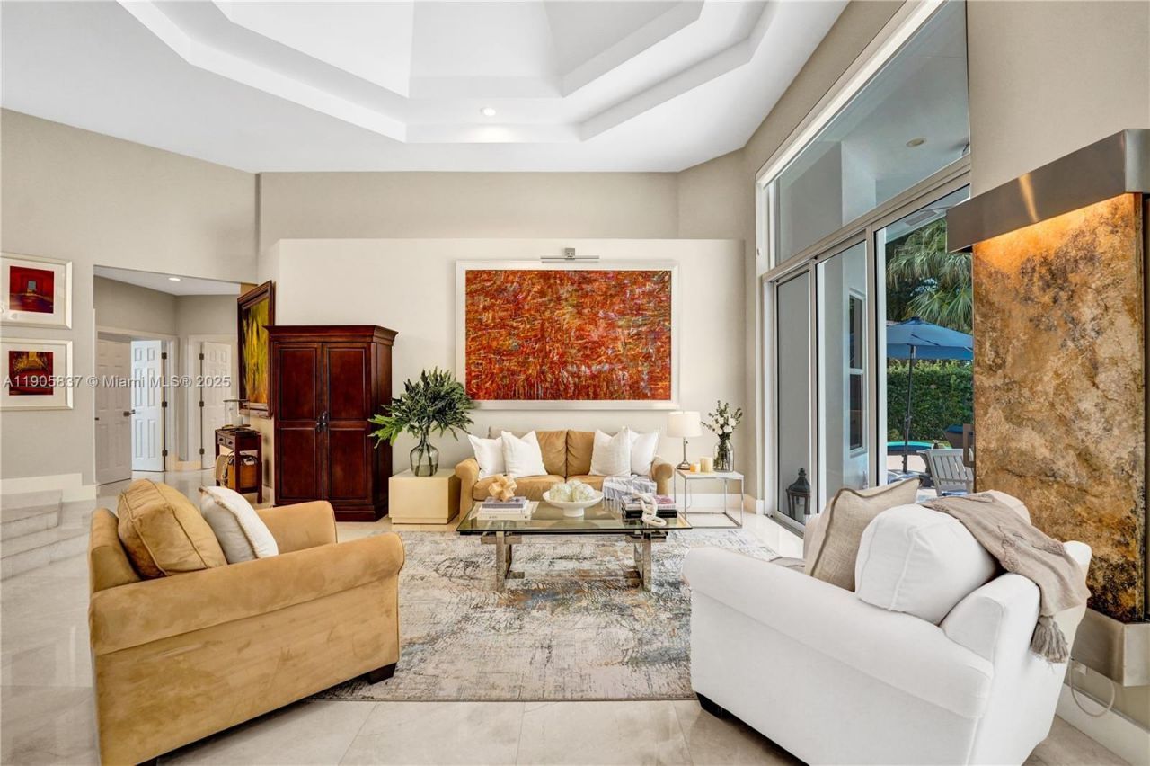 2557 NE Montclaire Cir, Weston, FL 33327 Photo