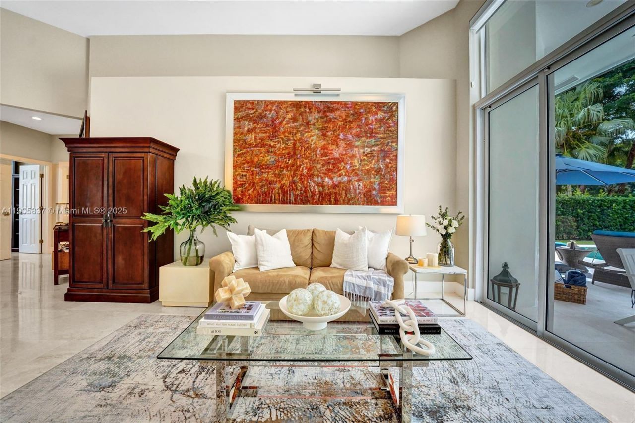 2557 NE Montclaire Cir, Weston, FL 33327 Photo