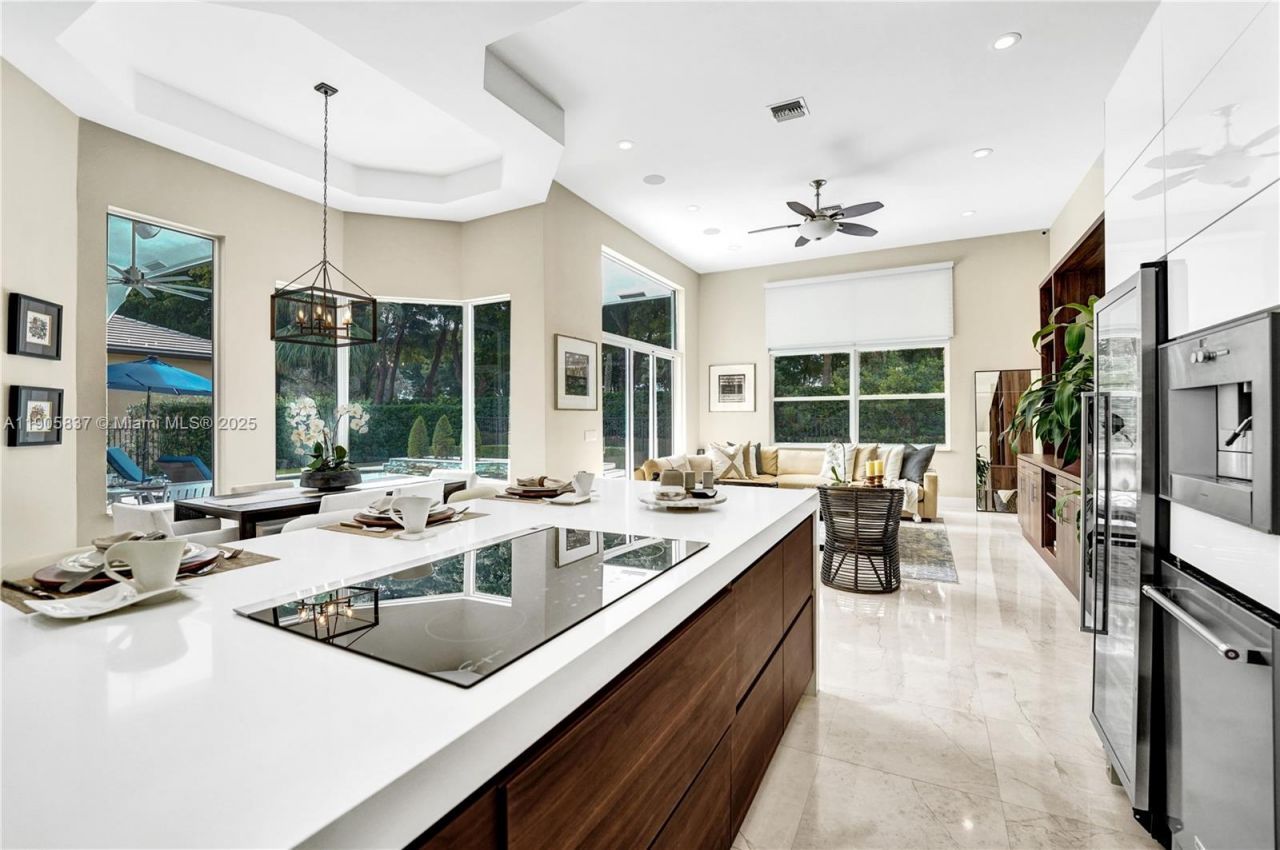 2557 NE Montclaire Cir, Weston, FL 33327 Photo