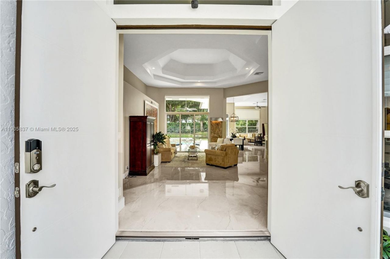 2557 NE Montclaire Cir, Weston, FL 33327 Photo