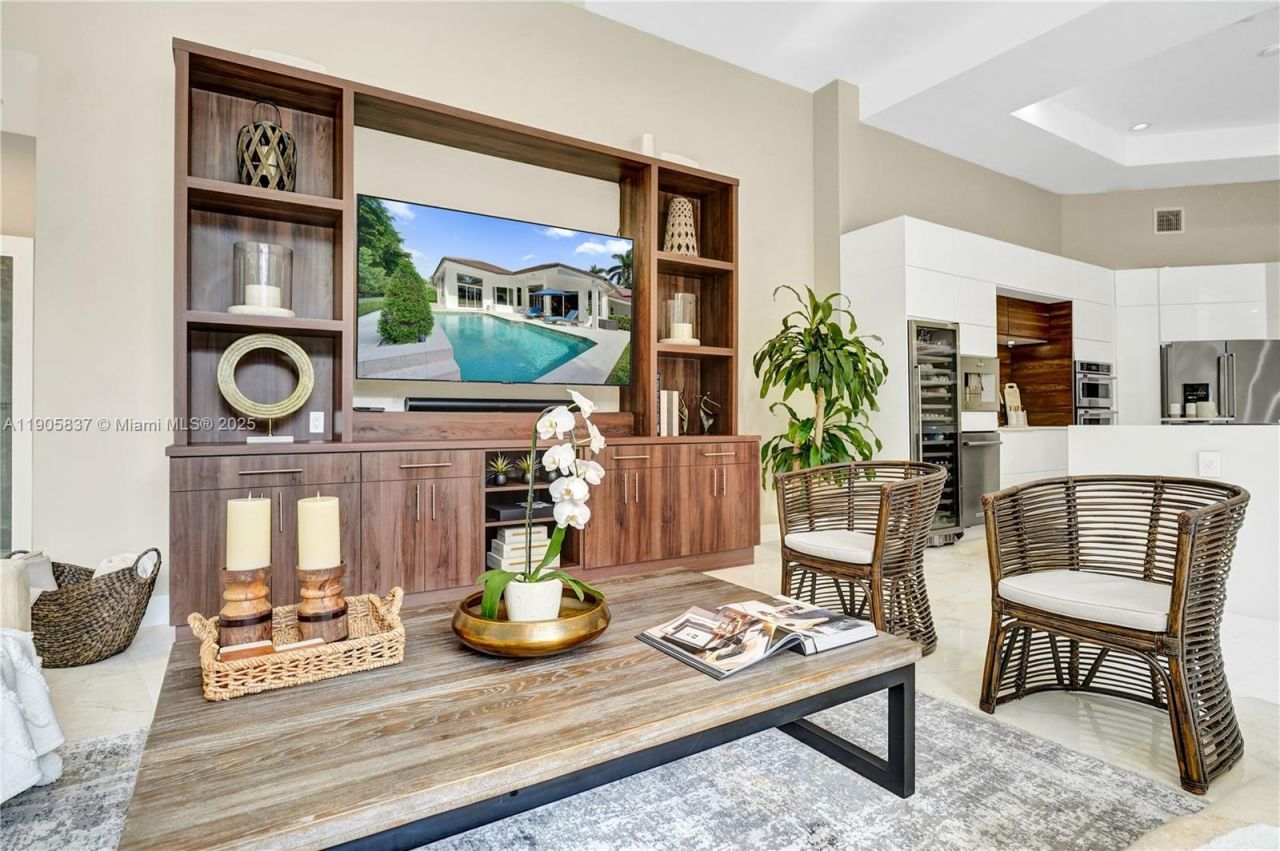 2557 NE Montclaire Cir, Weston, FL 33327 Photo