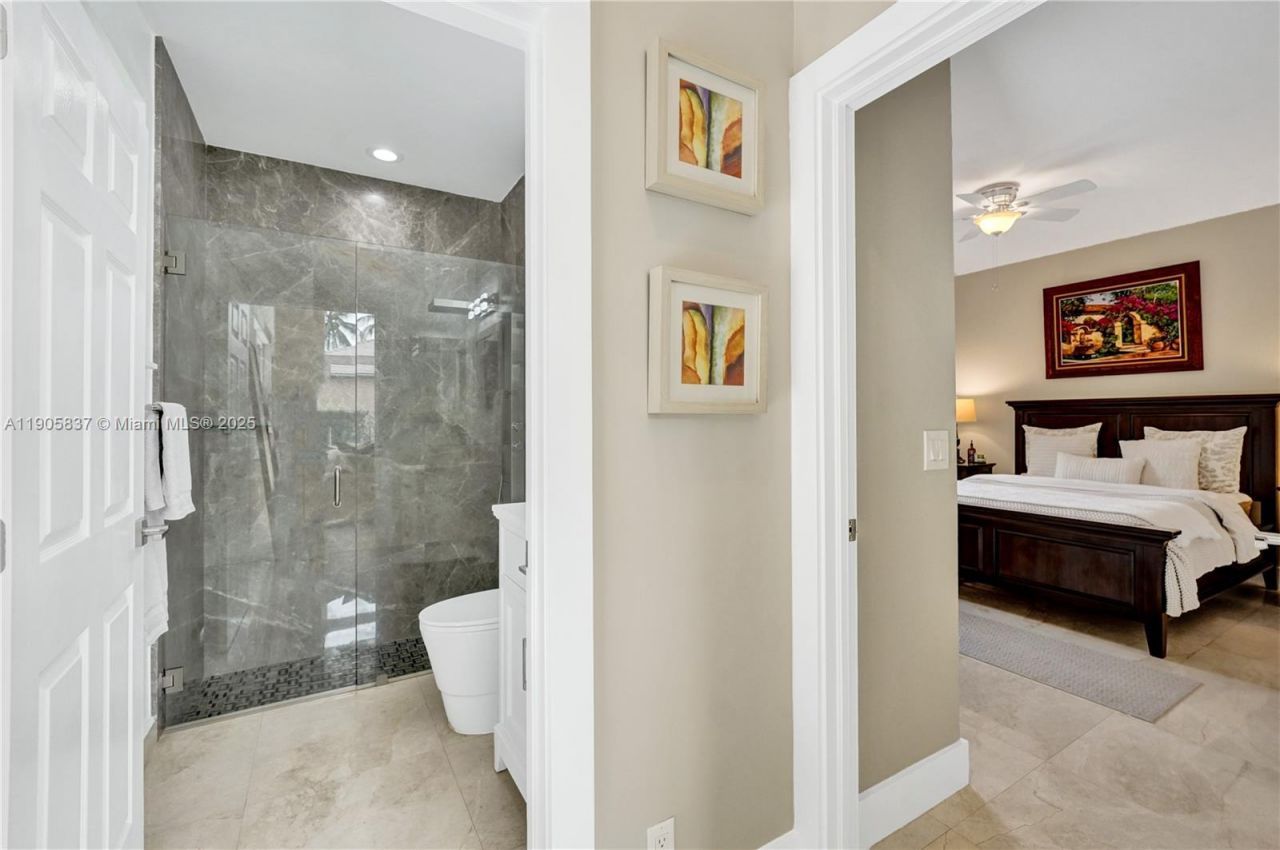 2557 NE Montclaire Cir, Weston, FL 33327 Photo