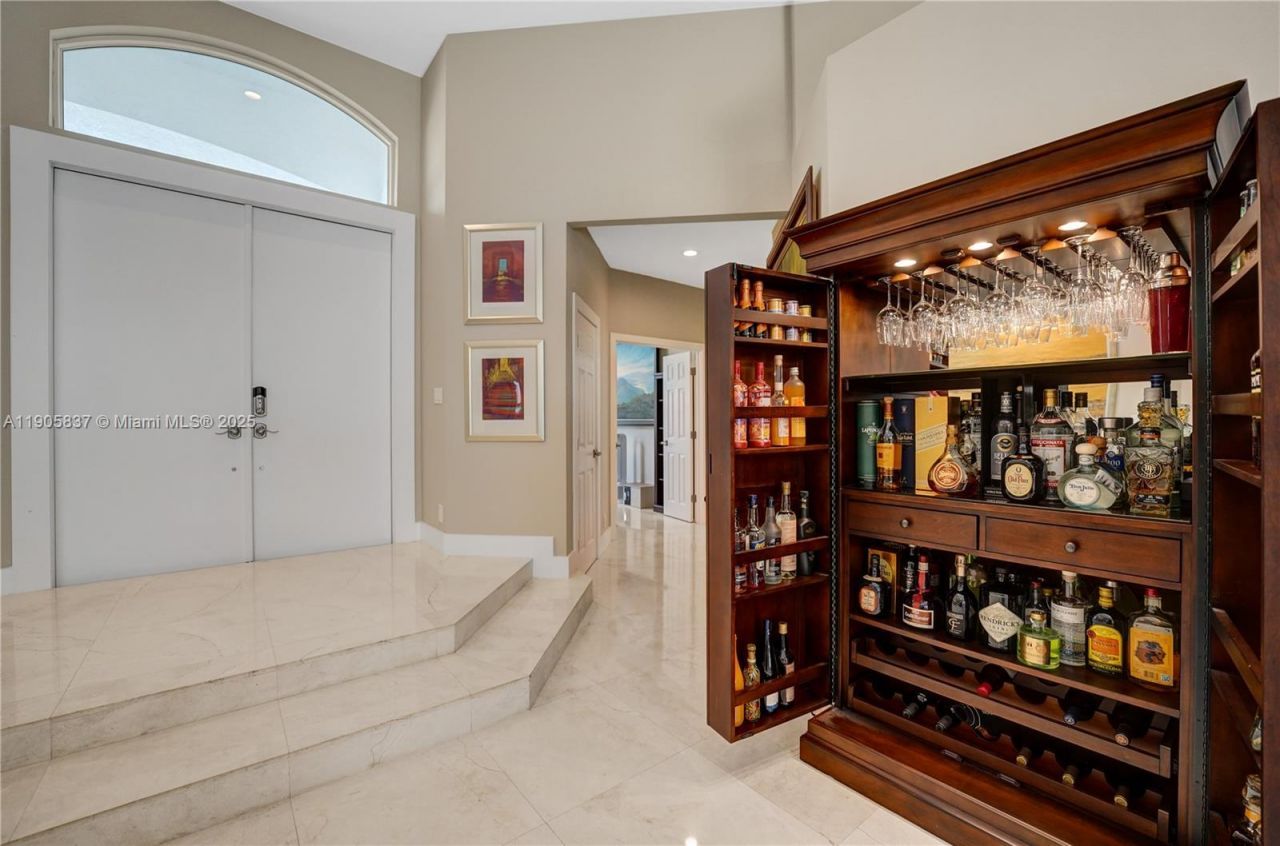 2557 NE Montclaire Cir, Weston, FL 33327 Photo