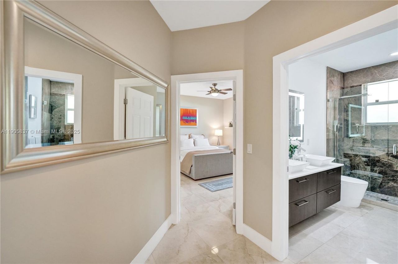 2557 NE Montclaire Cir, Weston, FL 33327 Photo