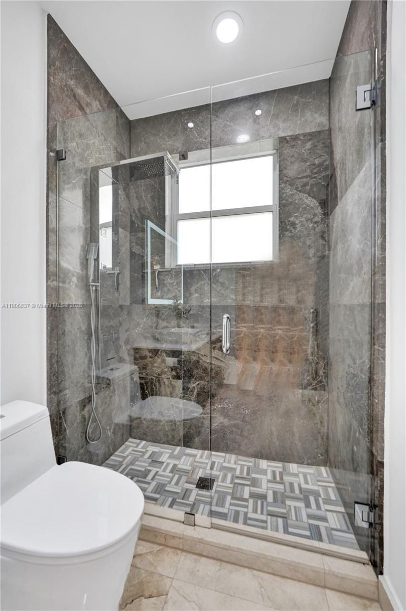 2557 NE Montclaire Cir, Weston, FL 33327 Photo