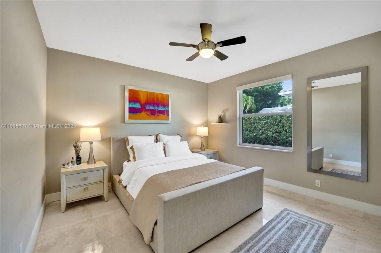 2557 NE Montclaire Cir, Weston, FL 33327 Photo