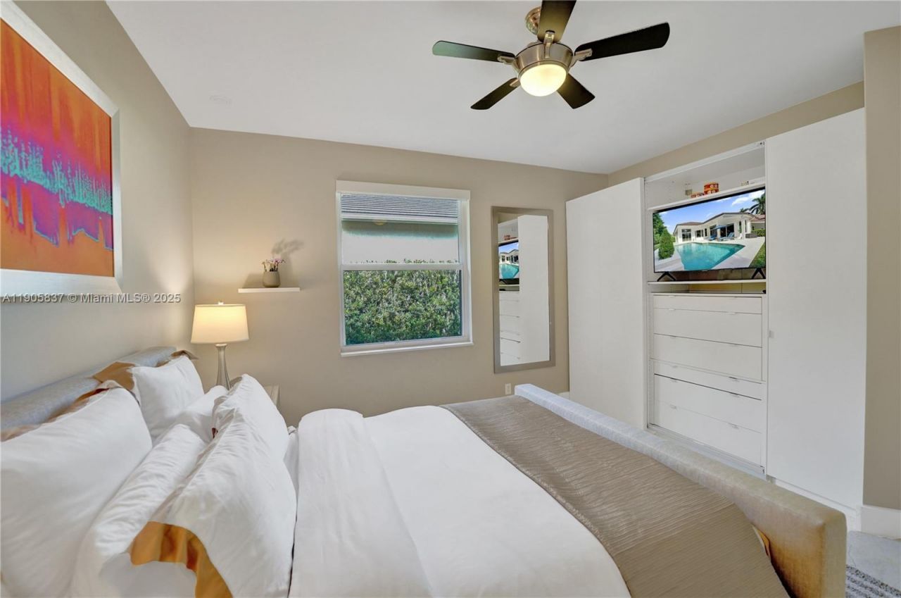 2557 NE Montclaire Cir, Weston, FL 33327 Photo