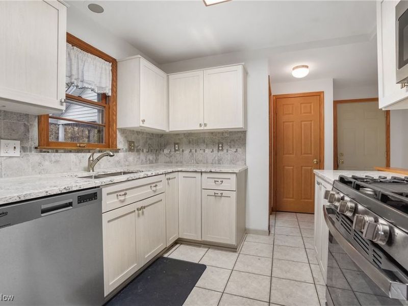 36 Hilltop Boulevard, Canfield, OH 44406 Photo 8