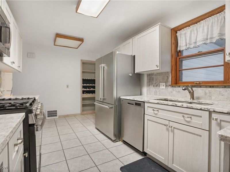 36 Hilltop Boulevard, Canfield, OH 44406 Photo 9