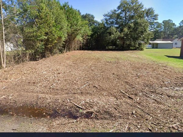 514 Hickory Ave., Johnsonville, SC 29555