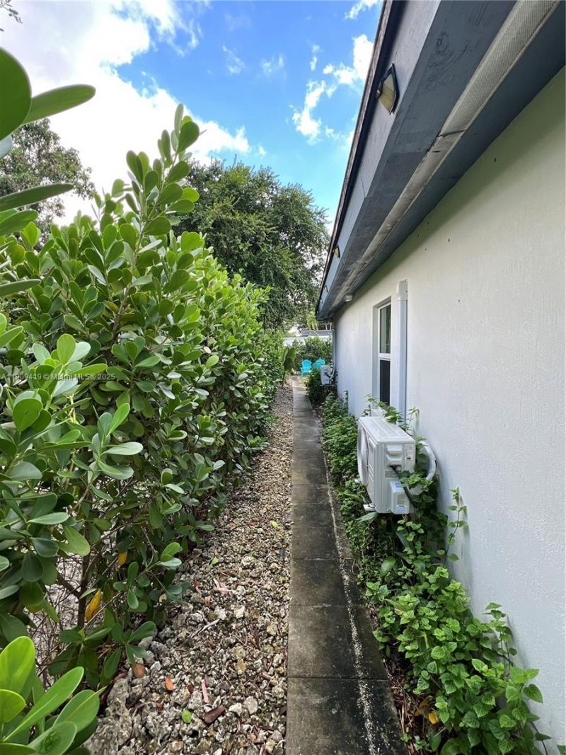 12685 NW Miami Ct, North Miami, FL 33168 Photo