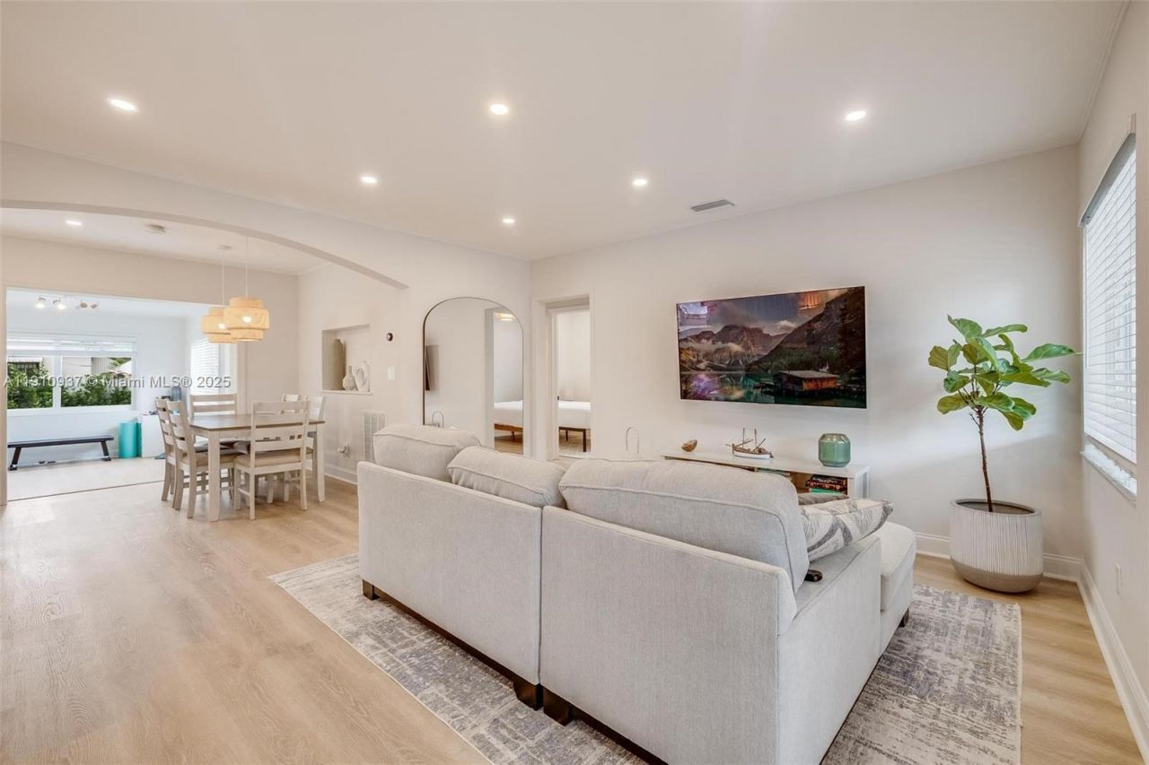 2969 SW 20th St, Miami, FL 33145 Photo