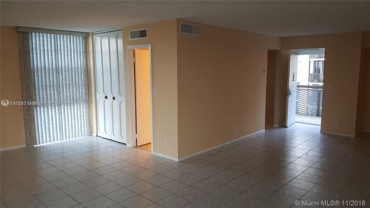 3401 N Country Club Dr, Unit 412, Aventura, FL 33180 Photo