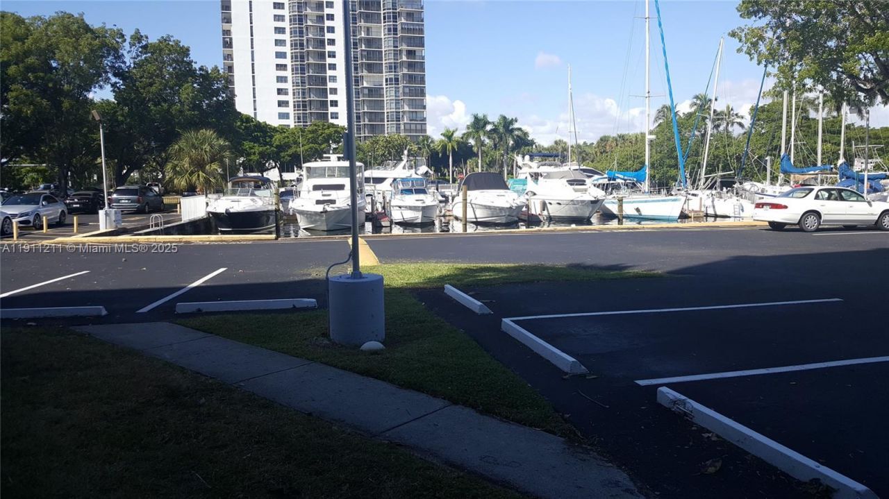 3401 N Country Club Dr, Unit 412, Aventura, FL 33180 Photo