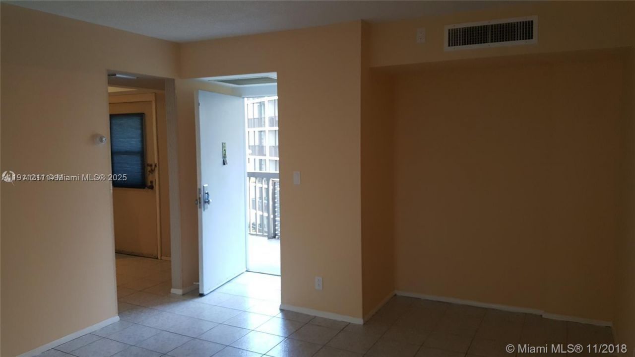 3401 N Country Club Dr, Unit 412, Aventura, FL 33180 Photo